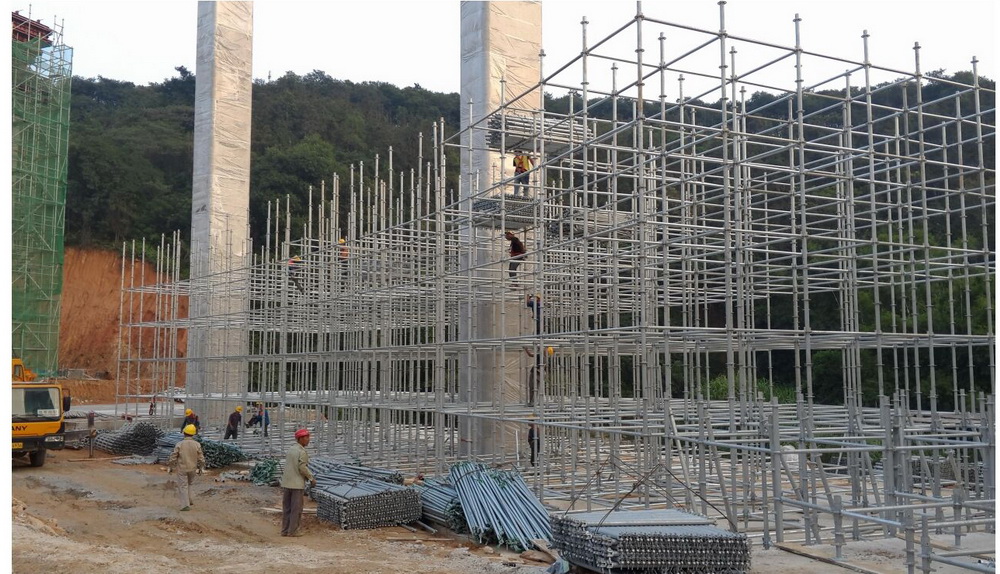 高架桥现浇梁盘扣式脚手架施工现场