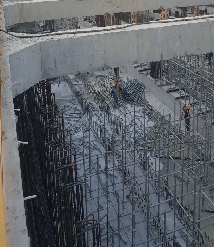 title='地铁基坑盘扣式脚手架施工现场' 